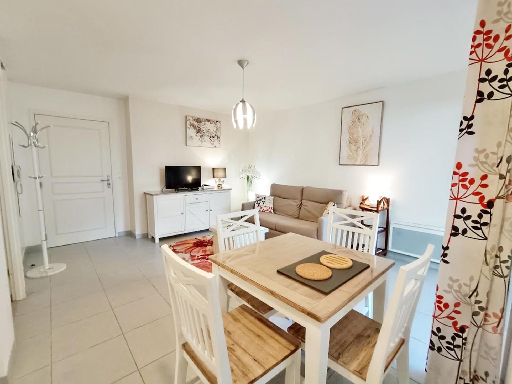 Sylvie8, T2, Centre Luchon, Jardin, 4 Personnes Appartement