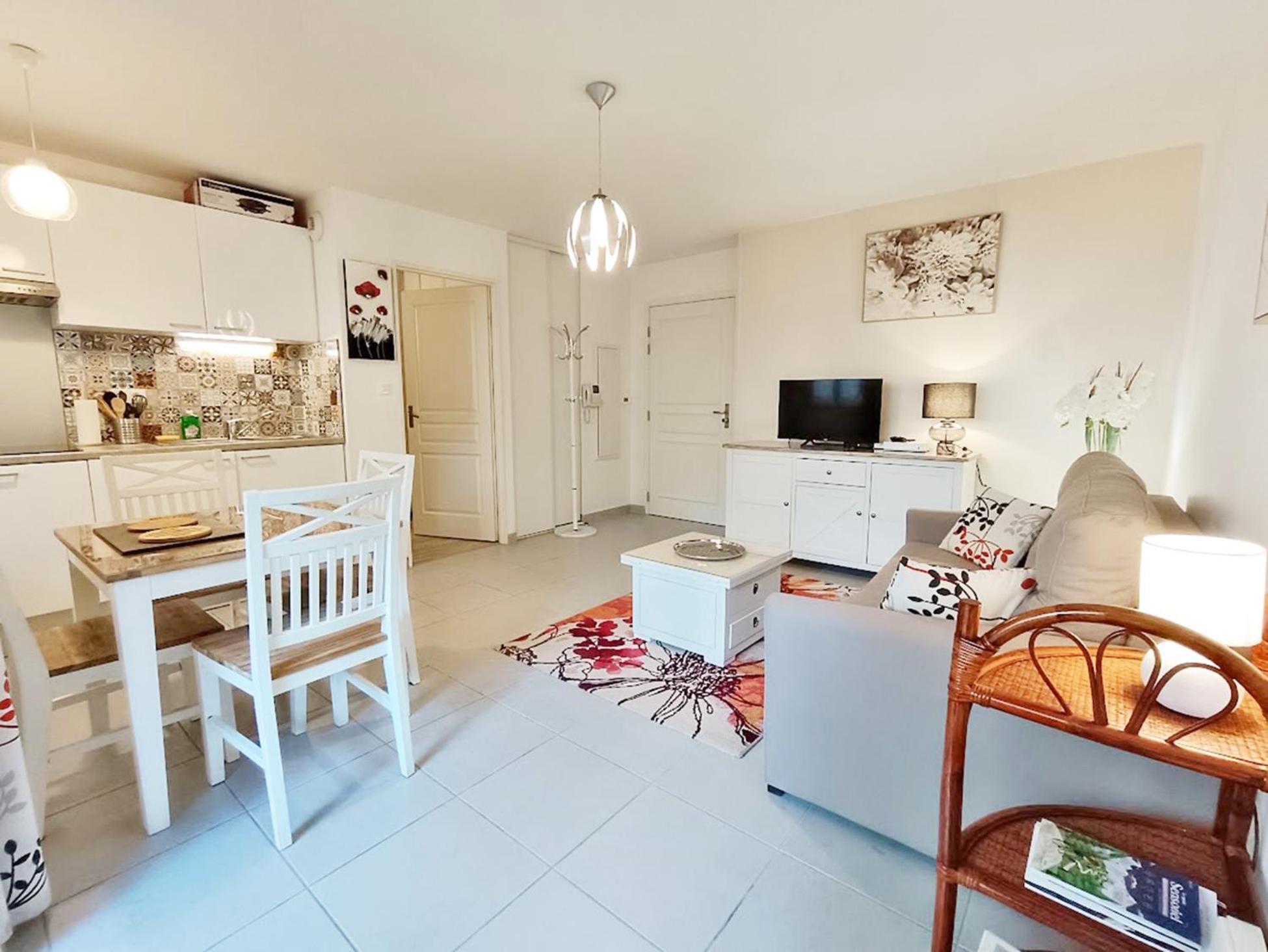 Appartement Sylvie8, T2, Centre Luchon, Jardin, 4 Personnes